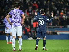 NBA总决赛今晨走向成谜，巴黎圣日耳曼防线松动，更衣室稳定，球队文化再被提及